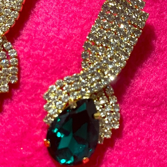 Rhinestone earrings pavé style Pierced Silvertone green/clear sparkly crystal - Picture 2 of 3